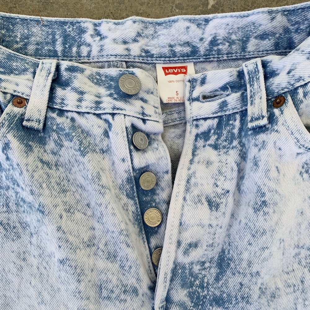 -SOLD- Vintage Levi's Jeans - Picture 4 of 6